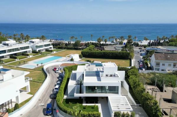Chalet independiente en venta en Barrio Puente Romano, Marbella
photo 1
