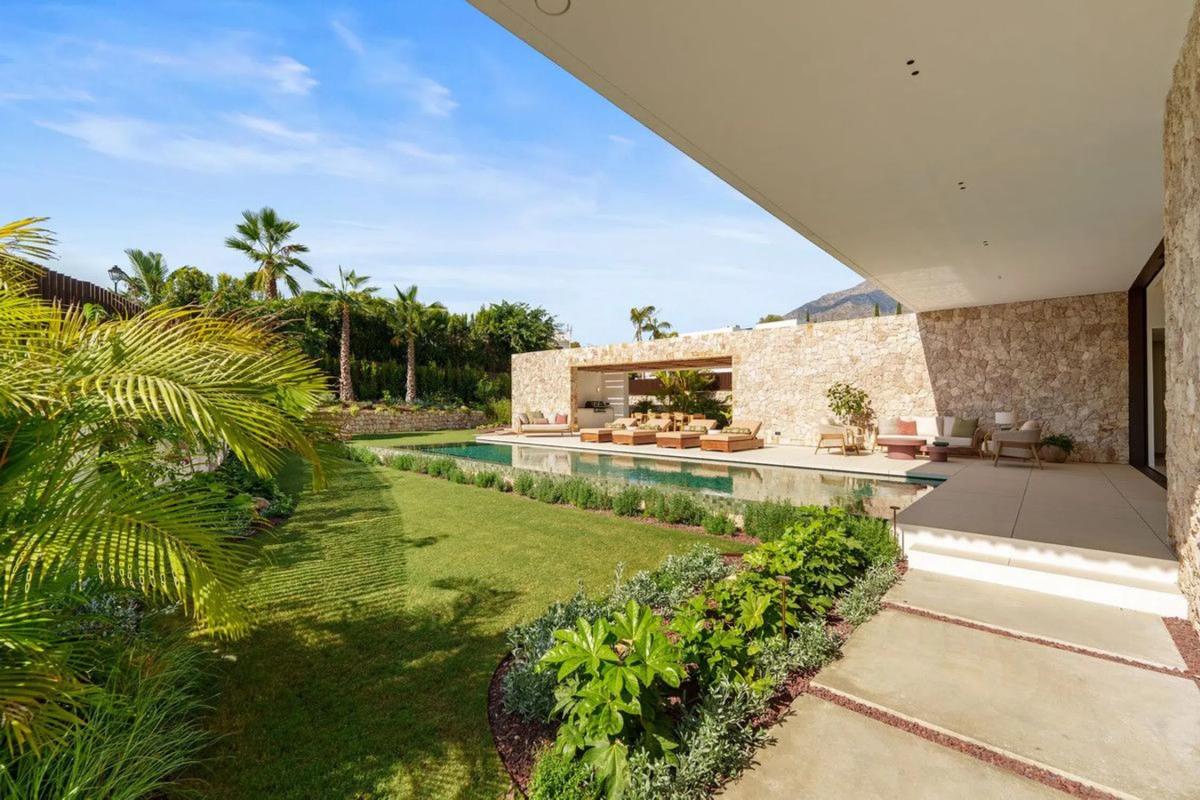 Sprzedaż niezależnego domku jednorodzinnego w  Lugar Urbanizacion la Carolina, Marbella photo 2