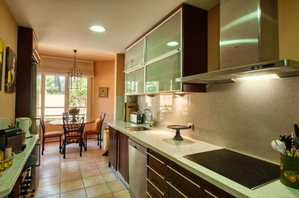 Venta de piso en Barrio Sierra Blanca, Marbella
 photo 3