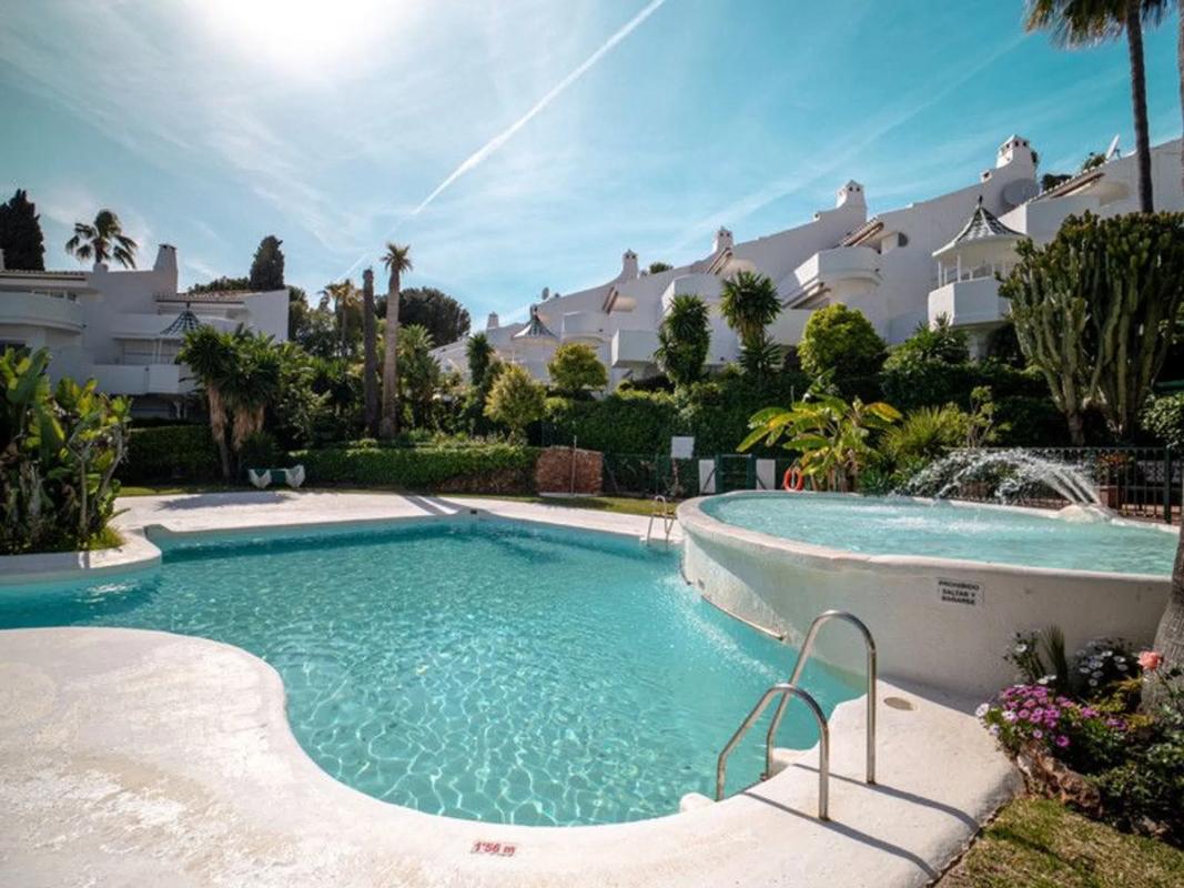 Sprzedaż niezależnego domku jednorodzinnego w Barrio Sierra Blanca, Marbella photo 4
