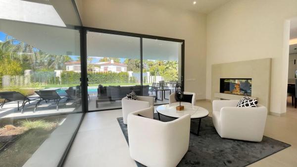 Chalet independiente en venta en Barrio La Carolina-Guadalpín, Marbella
photo 1