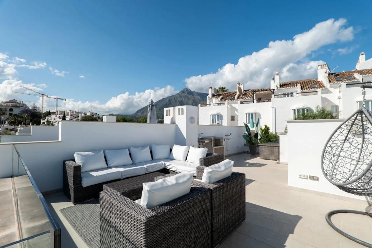 Venta de chalet adosado en  Calle Rocio, 7 , Marbella photo 5