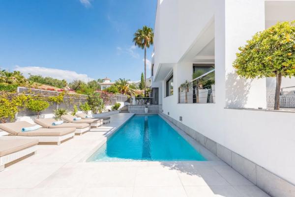 Chalet independiente en venta en Calle Benaojan, Marbella
photo 1