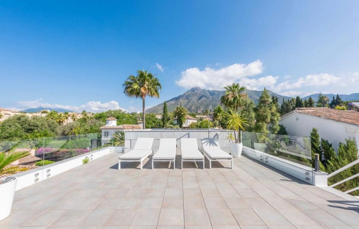 Sprzedaż niezależnego domku jednorodzinnego w  Calle Benaojan, Marbella photo 2