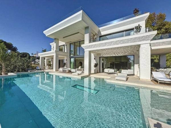 Chalet independiente en venta en Calle Albinoni, Marbella
photo 1