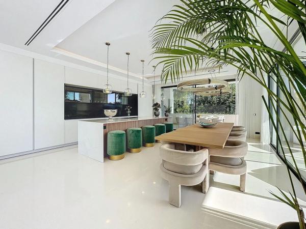 Chalet independiente en venta en Calle Albinoni, Marbella
thumbnail 1