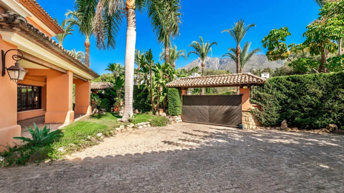 Продажа отдельного шале в Barrio Sierra Blanca, Марбелла photo 3