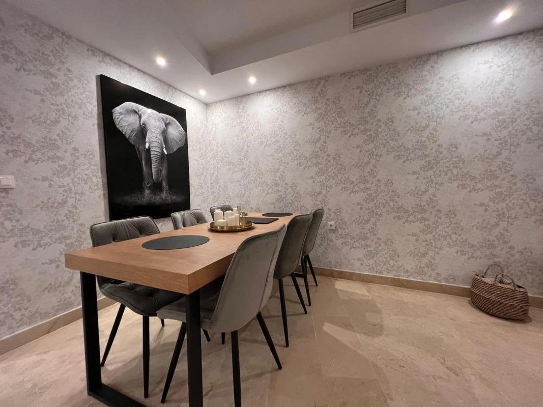 Sale of apartment in Barrio Las Lomas de Río Verde, Marbella
photo 1
