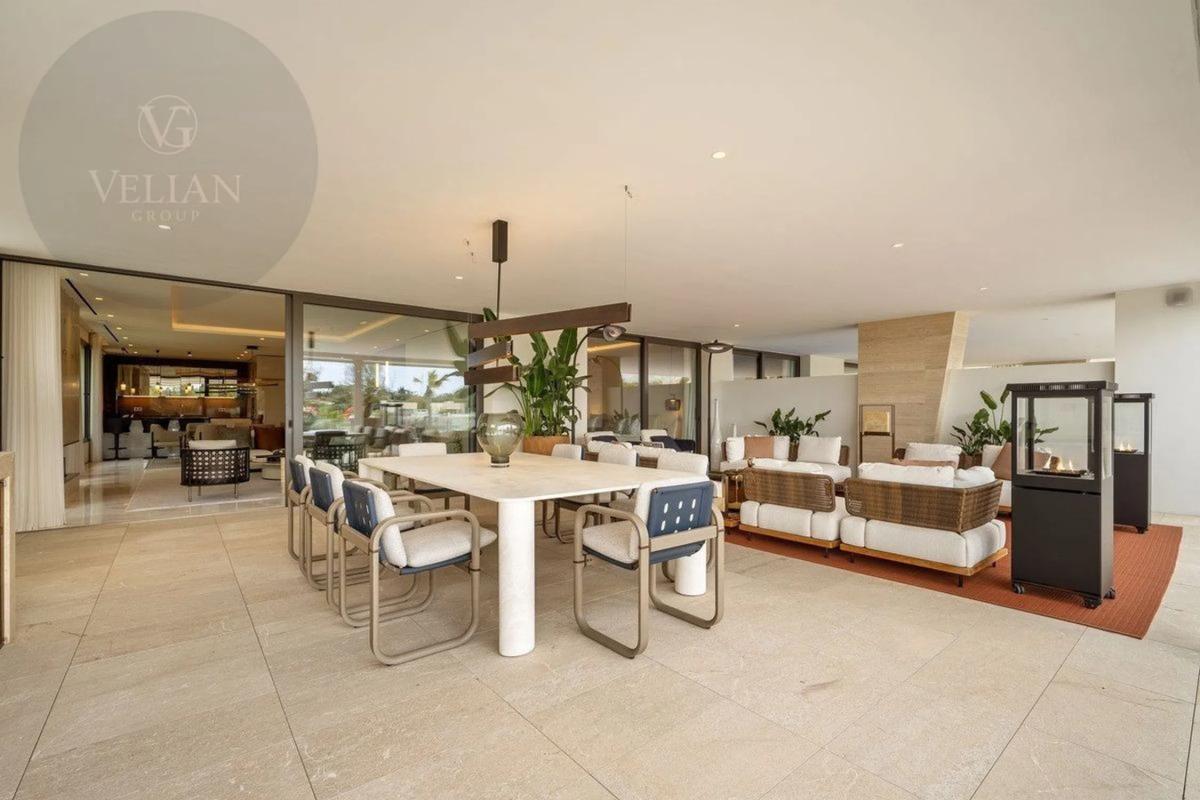 Sale of apartment in Golden Mile, Marbella
 photo 2