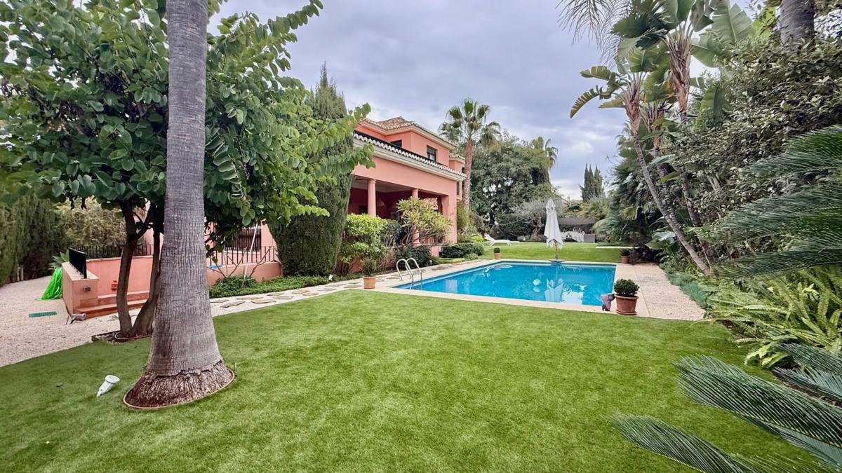 Sprzedaż niezależnego domku jednorodzinnego w  Arrabal Rocio Sur, 2 C, Marbella photo 4