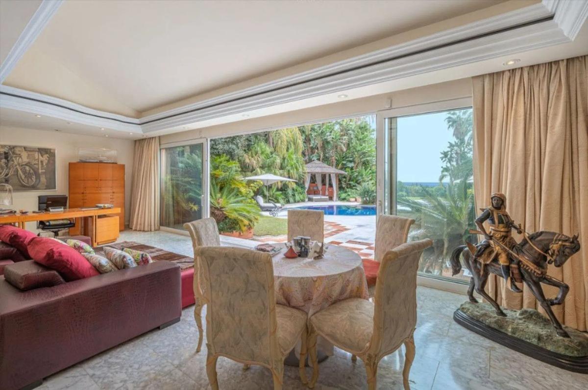 Sprzedaż niezależnego domku jednorodzinnego w  Calle Casares, Marbella photo 5