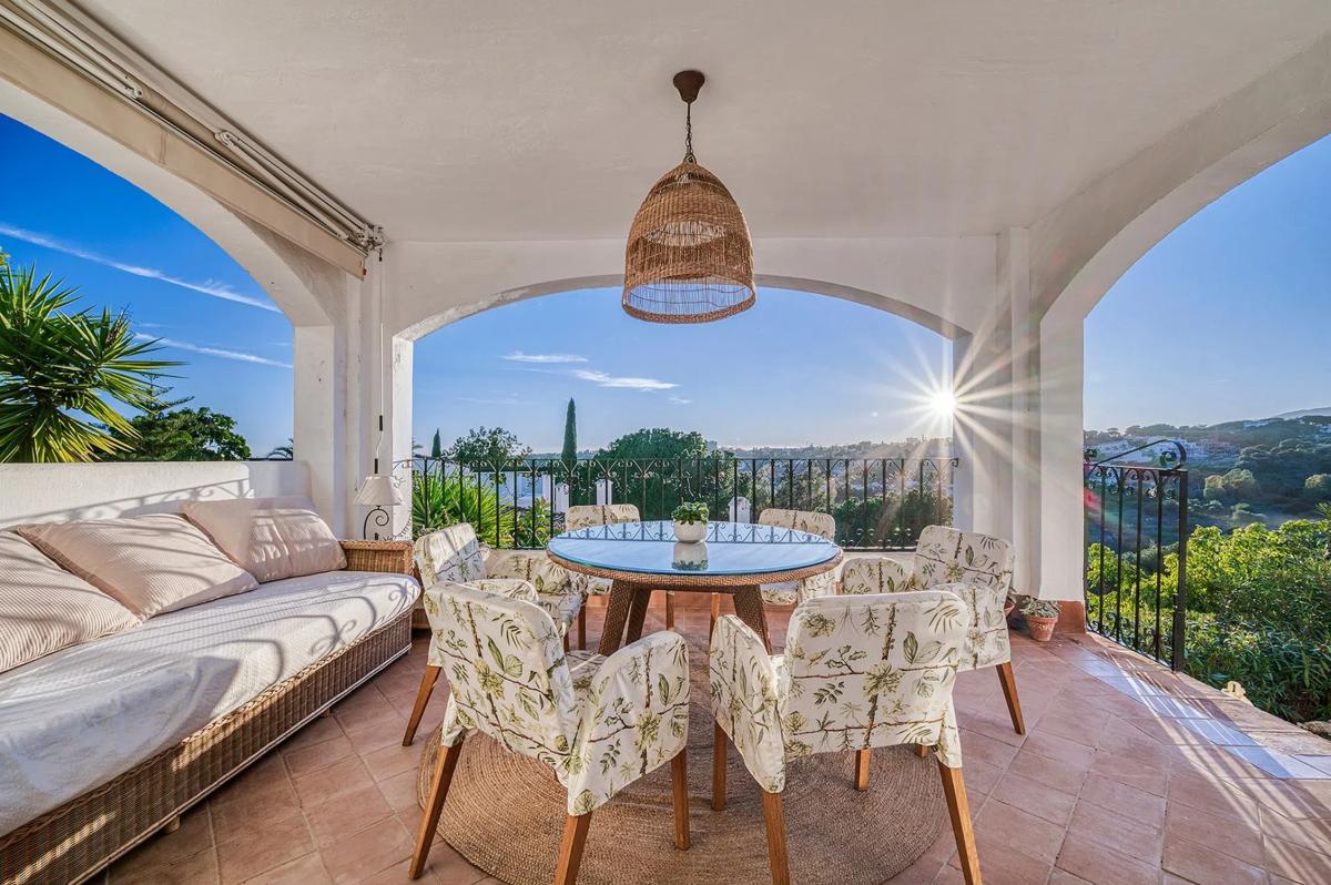 Venta de duplex en Urbanización Club Sierra, Marbella photo 3