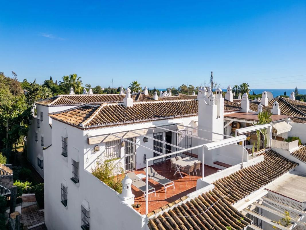 Venta de duplex en CL GEODA-ARROYO PIEDRAS, Marbella photo 4