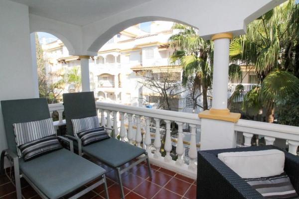 Piso en venta en Calle San Joaquín, Marbella
 photo 2