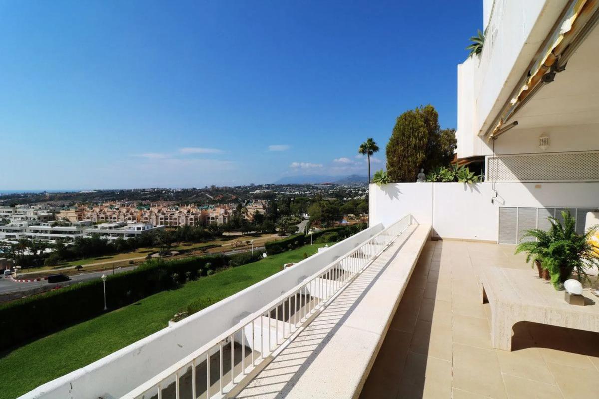 Venta de piso en CL CERRO ANDEVALO-L MA CLUB, Marbella
photo 1