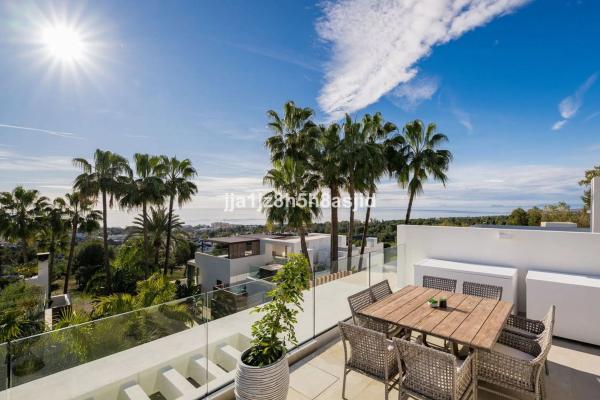 Chalet adosado en venta en  Barrio Sierra Blanca , Marbella photo 1