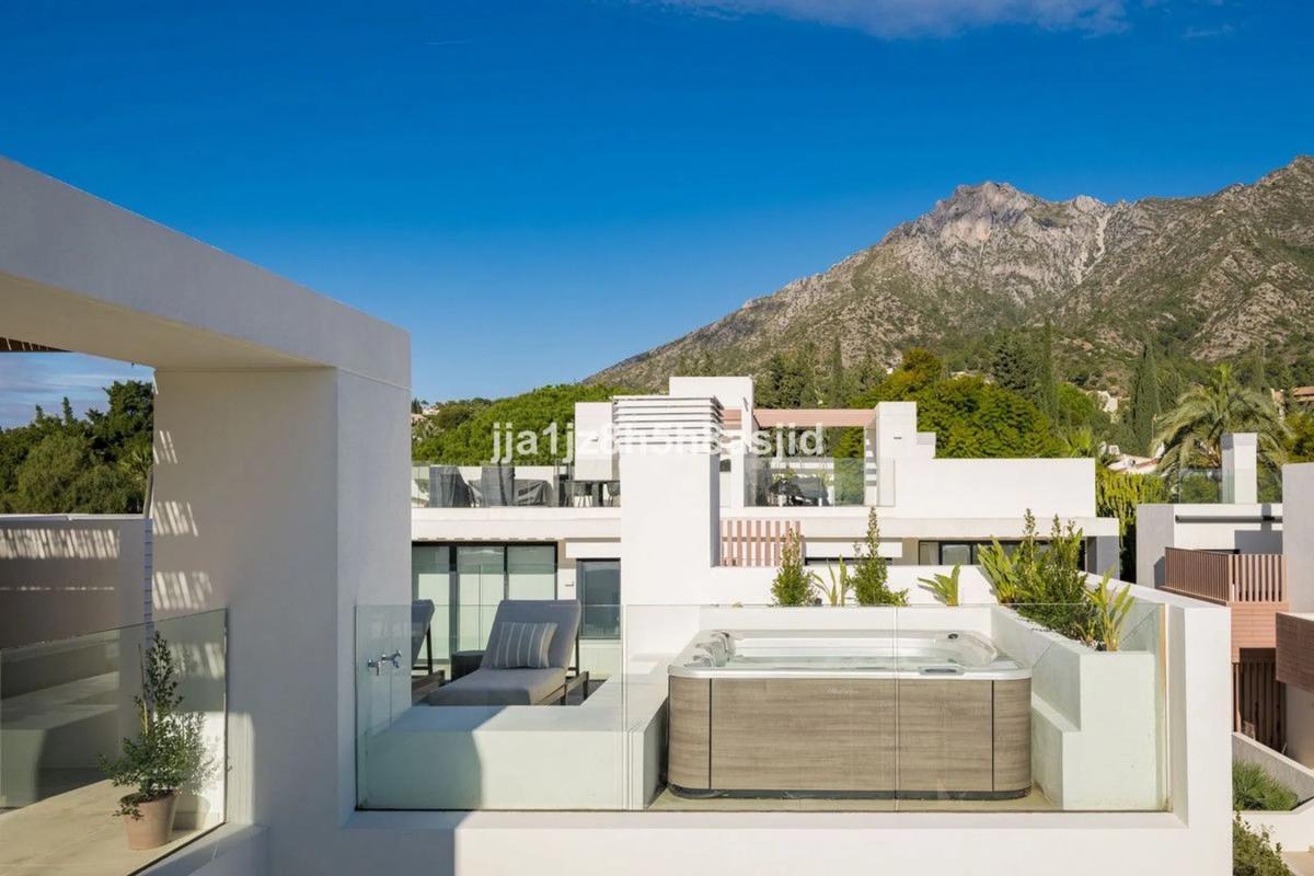 Sprzedaż szeregowego domku w  Barrio Sierra Blanca , Marbella photo 2