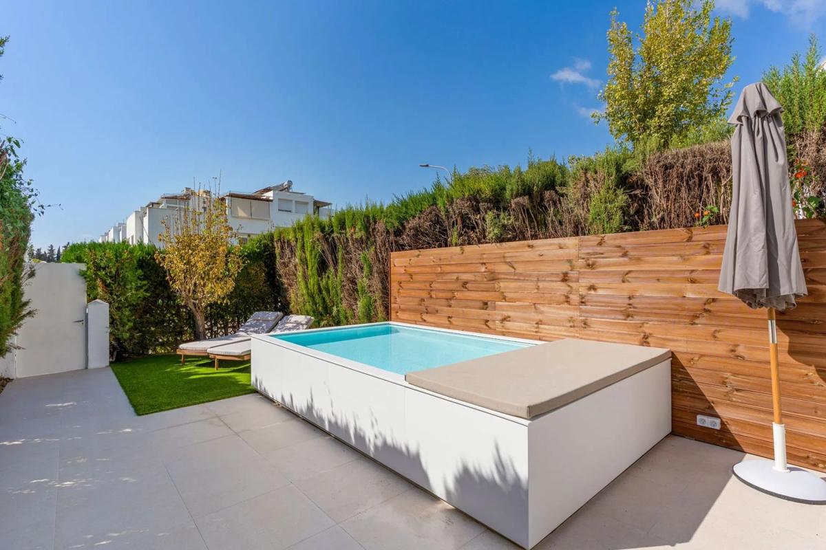 Venta de chalet adosado en  Barrio Nagüeles , Marbella photo 2