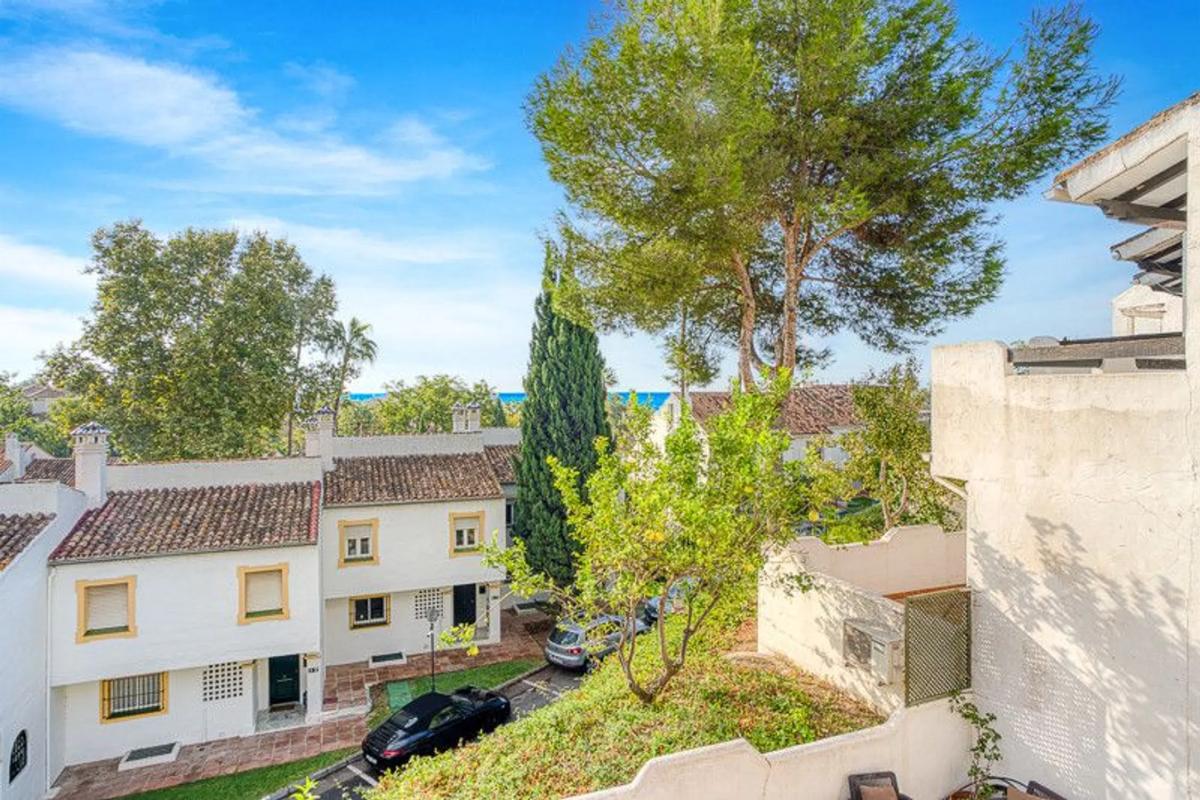 Sprzedaż szeregowego domku w Barrio La Carolina-Guadalpín , Marbella photo 2