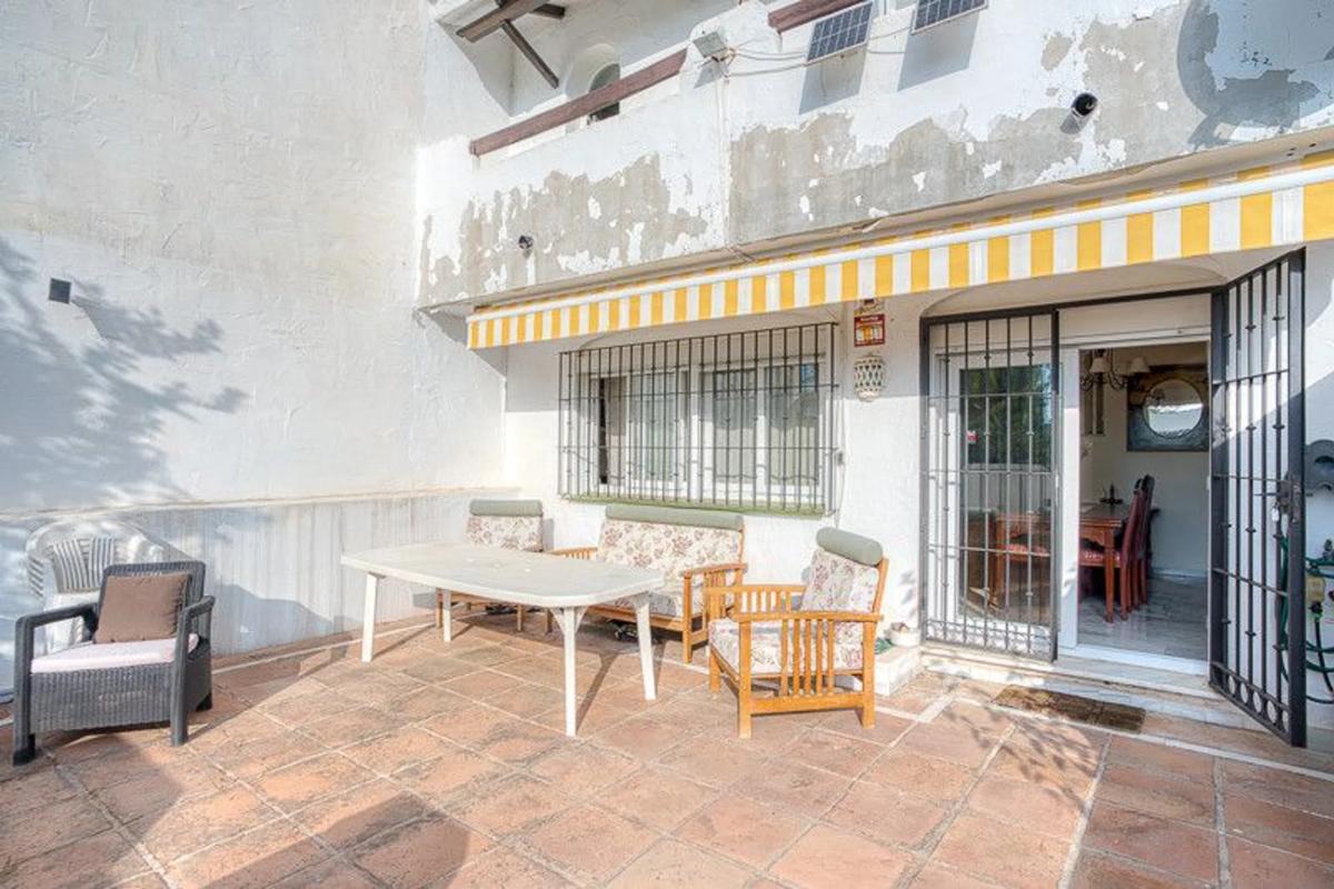 Sprzedaż szeregowego domku w Barrio La Carolina-Guadalpín , Marbella photo 3