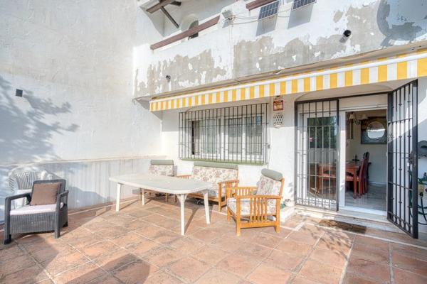 Chalet adosado en venta en  Barrio La Carolina-Guadalpín , Marbella photo 3