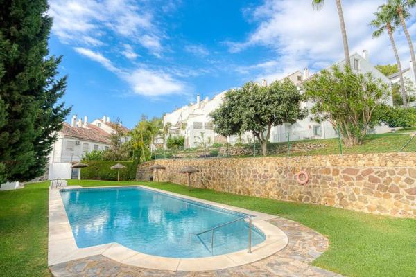 Chalet adosado en venta en  Barrio La Carolina-Guadalpín , Marbella photo 4