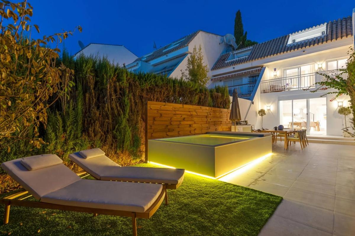 Venta de chalet adosado en Barrio Nagüeles , Marbella photo 1