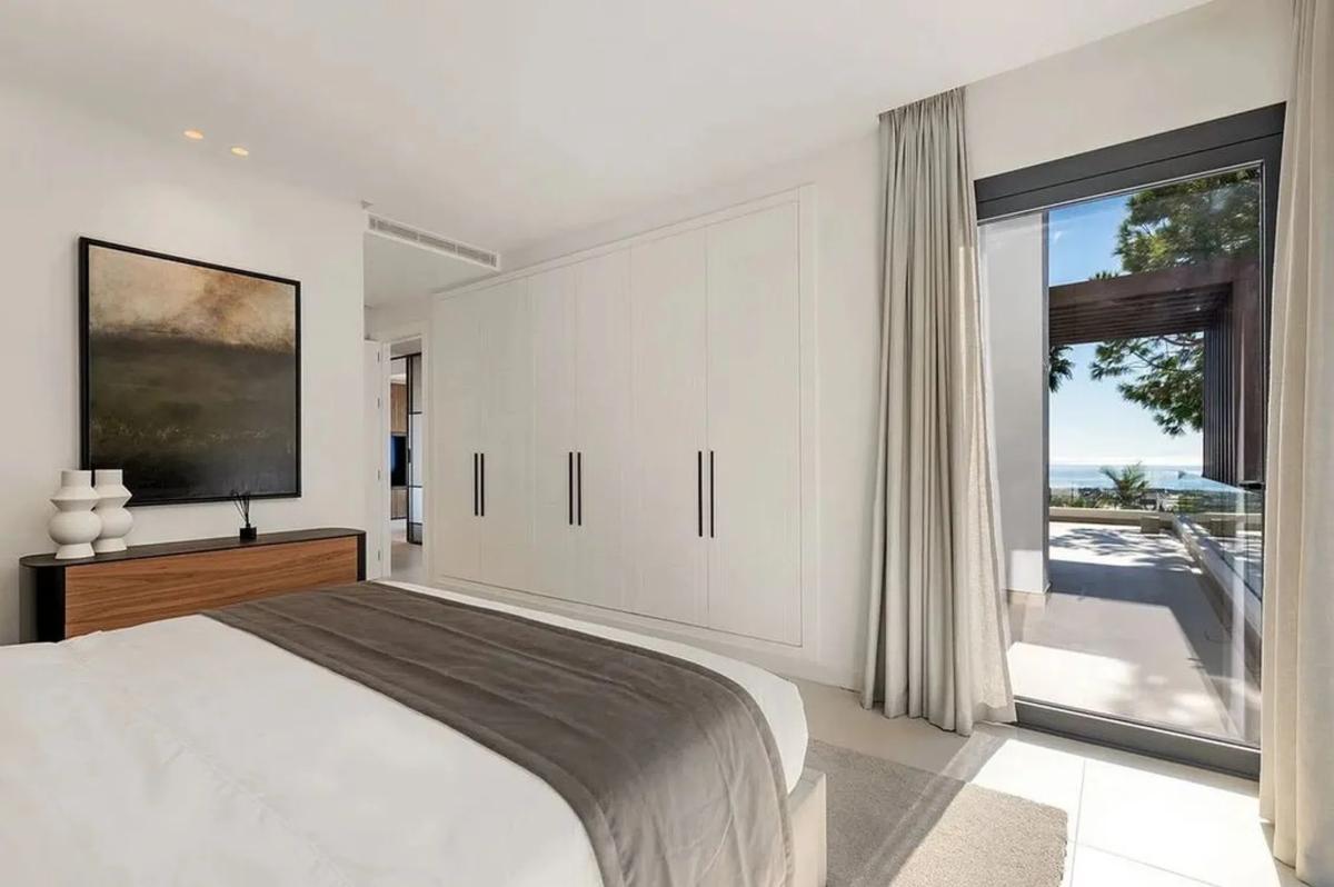 Sprzedaż niezależnego domku jednorodzinnego w  Urbanizacion Reserva de Sierra Blanca, Marbella photo 2