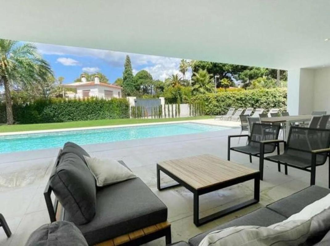 Sprzedaż niezależnego domku jednorodzinnego w  Bulevar Príncipe Alfonso de Hohenlohe, Marbella photo 2