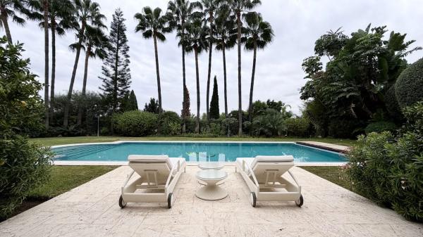 Chalet independiente en venta en Barrio Sierra Blanca, Marbella
thumbnail 2