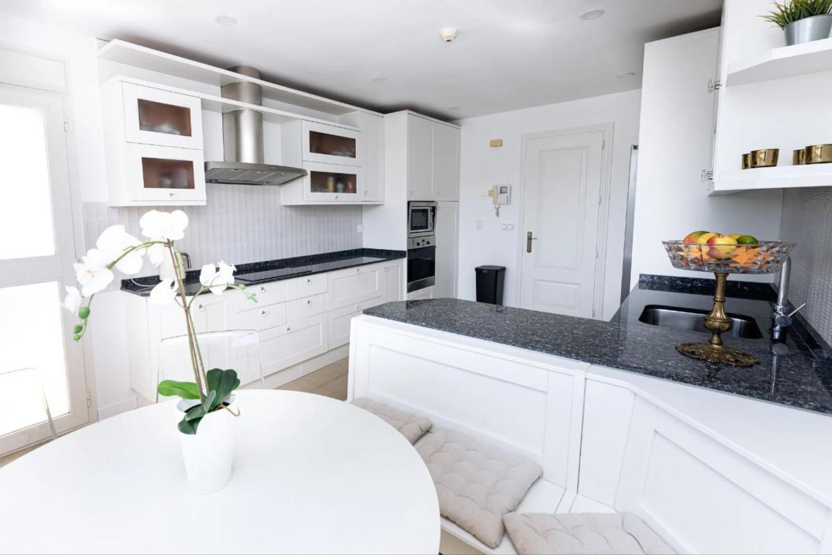 Sale of apartment in Urbanizacion Lomas de Rio Verde, 31 A, Marbella
 photo 2