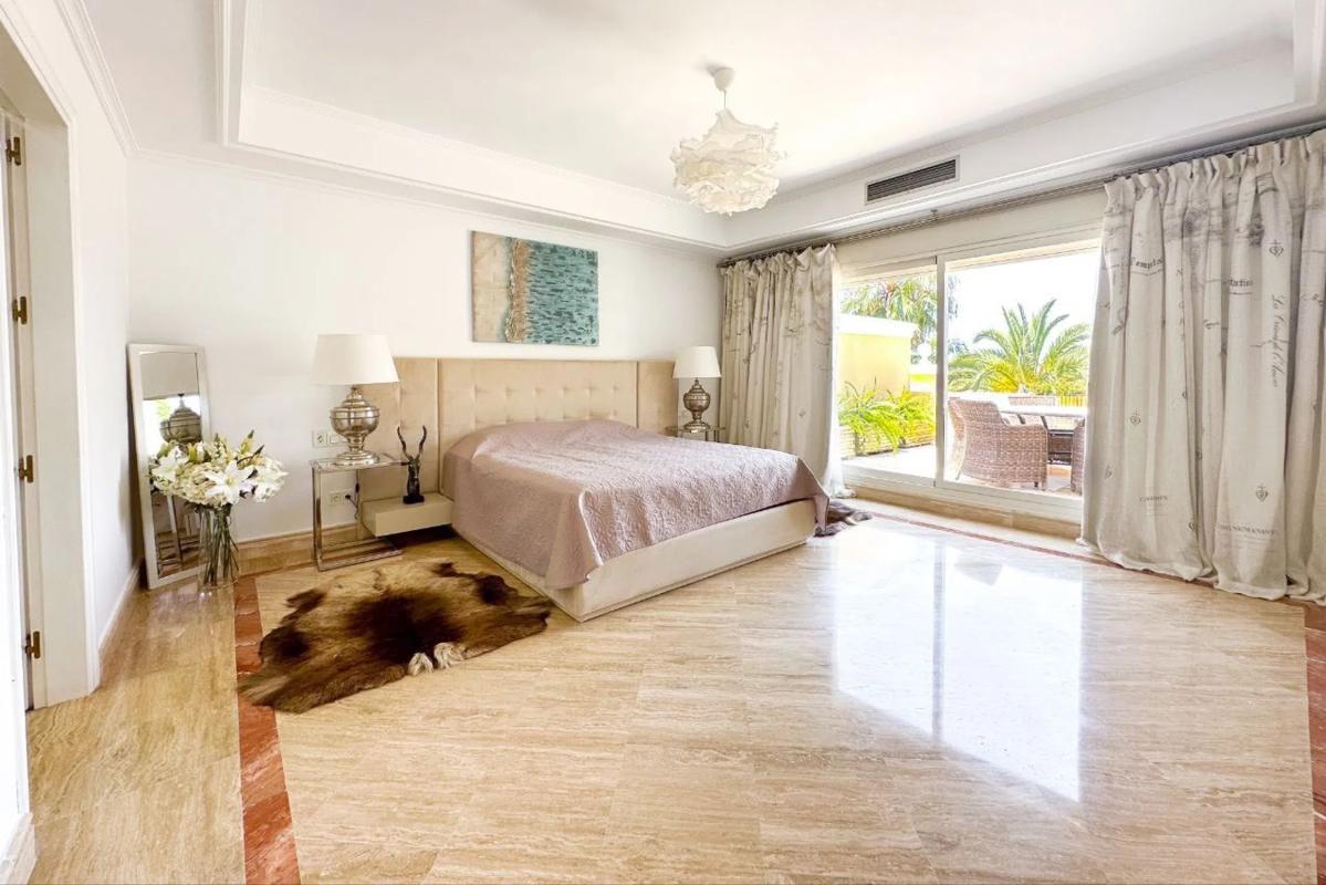 Sale of apartment in Urbanizacion Lomas de Rio Verde, 31 A, Marbella
 photo 3