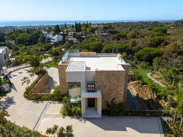 Chalet independiente en venta en Diseminado Poligono 03, Marbella
thumbnail 1