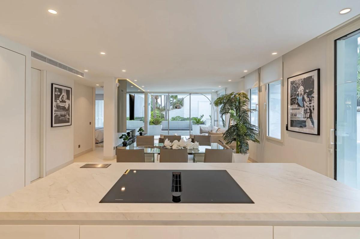 Sale of apartment in Barrio Puente Romano, Marbella
 photo 3