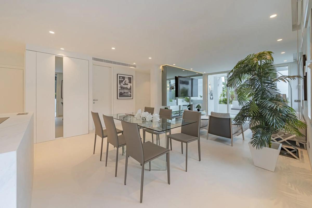 Sale of apartment in Barrio Puente Romano, Marbella
 photo 4