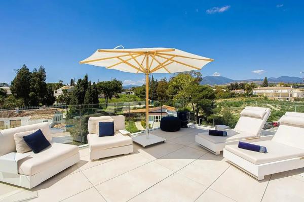 Penthouse for sale at  Urbanización Lomas de Río Verde, 3, Marbella photo 4