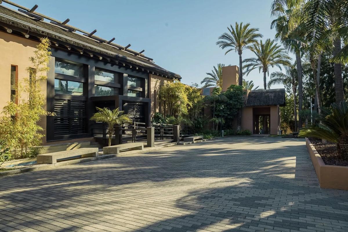 Penthouse sale in Barrio Sierra Blanca, Marbella photo 2