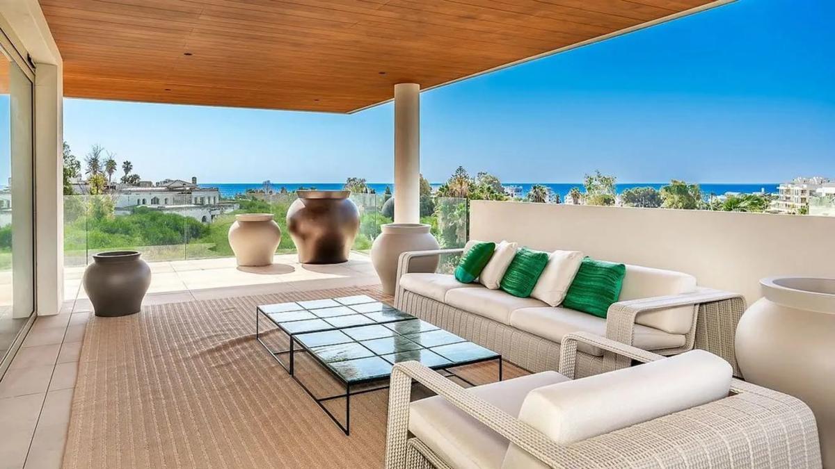 Penthouse sale in Urbanización Lomas de Río Verde, 2, Marbella photo 1