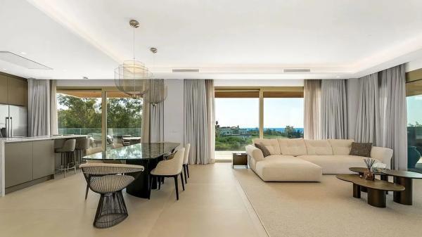Penthouse for sale at Urbanización Lomas de Río Verde, 2, Marbella thumbnail 2
