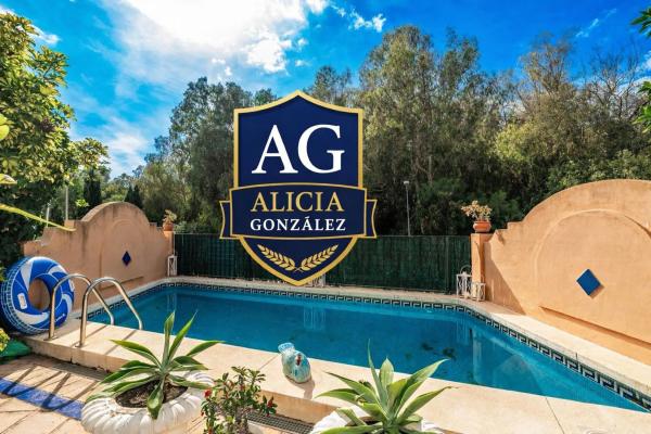 Chalet adosado en venta en  Calle Cerquilla de Nagûeles , Marbella photo 1
