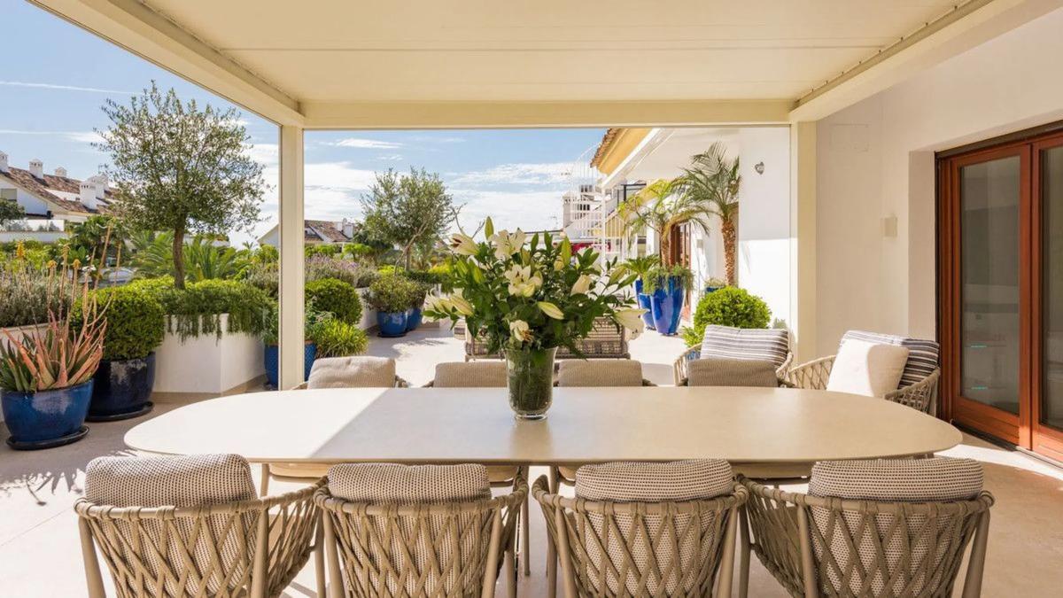 Sprzedaż duplexu w Barrio Lomas de Marbella Club, Marbella photo 2