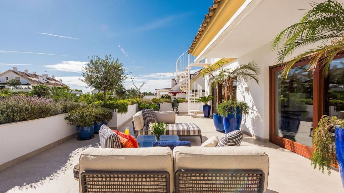 Sprzedaż duplexu w Barrio Lomas de Marbella Club, Marbella photo 4