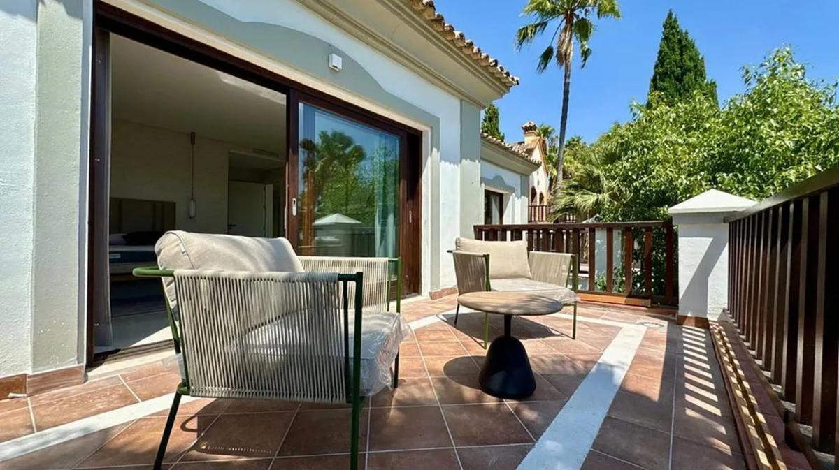 Sprzedaż niezależnego domku jednorodzinnego w  Urbanización la Capellanía, 10, Marbella photo 3