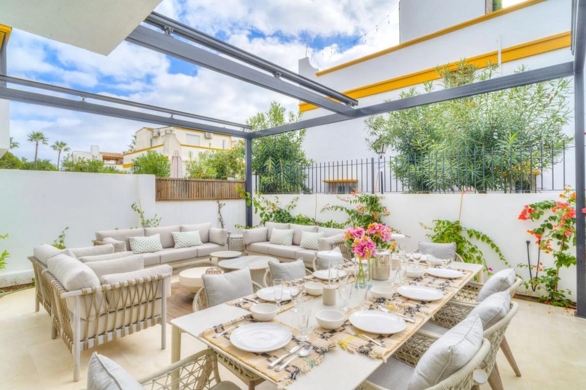Venta de chalet adosado en  Urbanización Marbellamar , Marbella photo 3