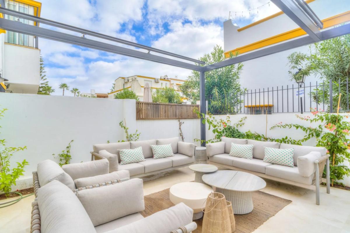 Venta de chalet adosado en  Urbanización Marbellamar , Marbella photo 4