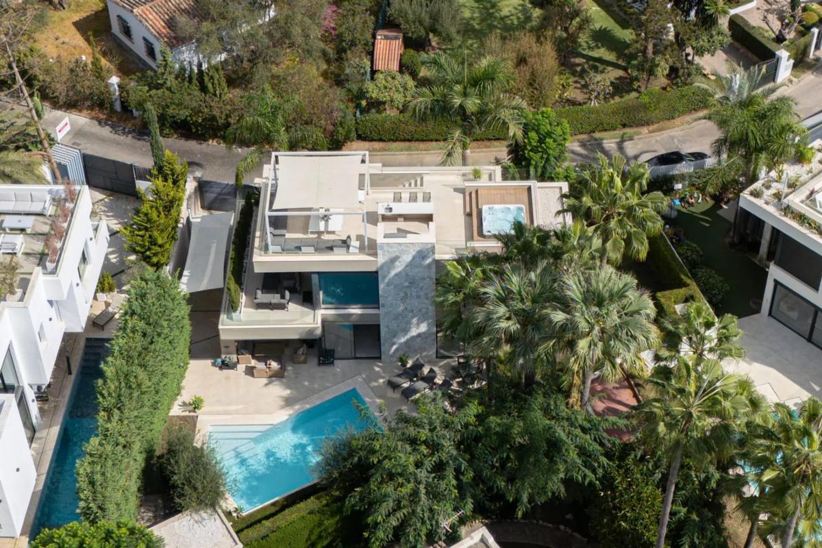 Sprzedaż niezależnego domku jednorodzinnego w Barrio La Carolina-Guadalpín, Marbella photo 2