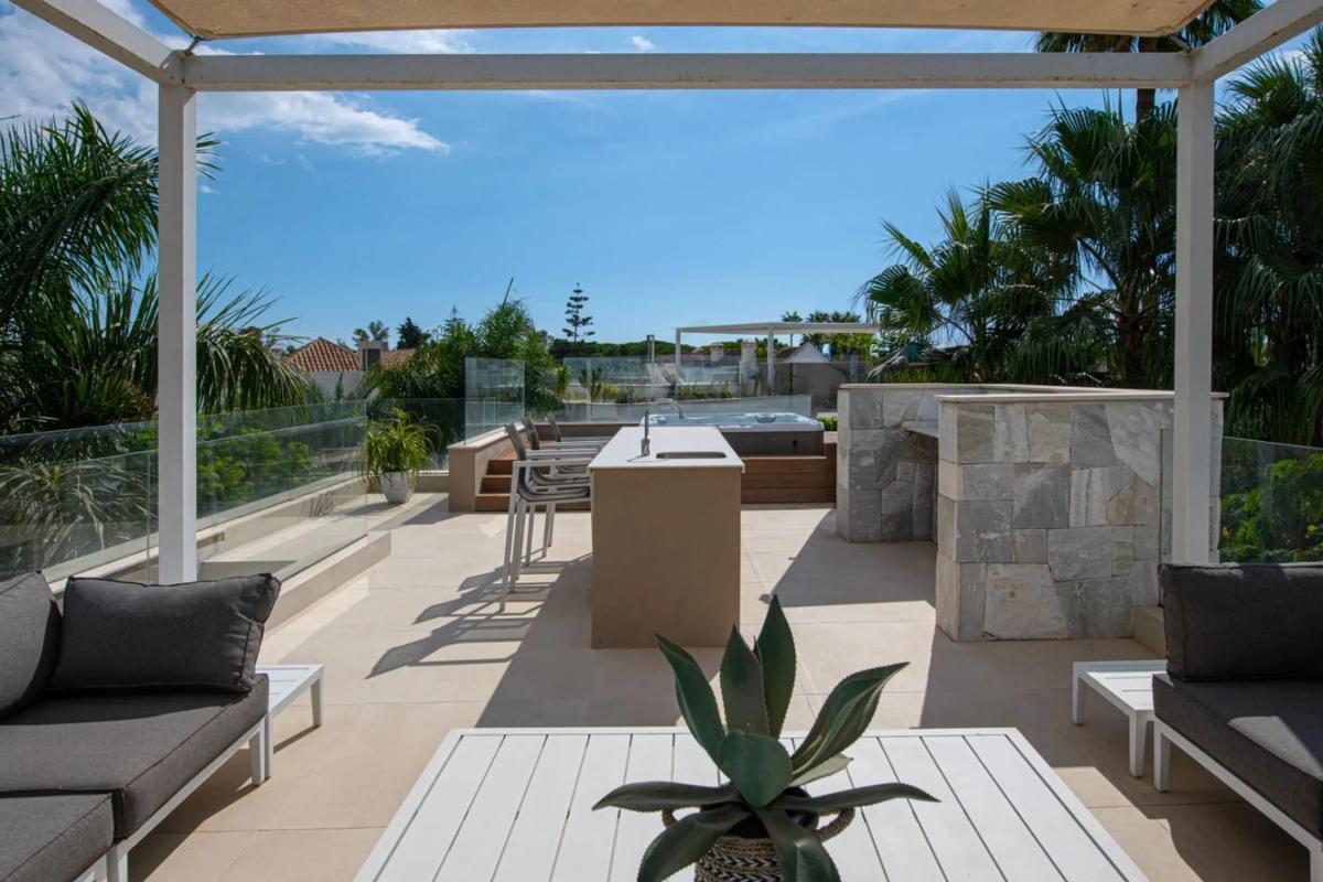 Sprzedaż niezależnego domku jednorodzinnego w Barrio La Carolina-Guadalpín, Marbella photo 3