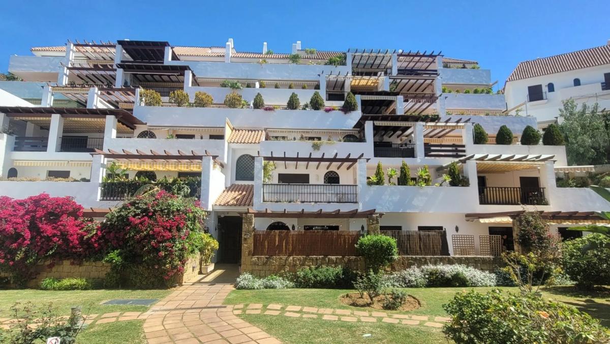 Penthouse sale in Calle Sierra Bermeja, 4, Marbella photo 1