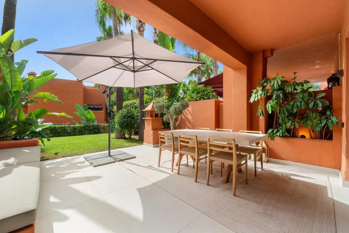Sprzedaż szeregowego domku w  Barrio Lomas de Marbella Club , Marbella photo 2