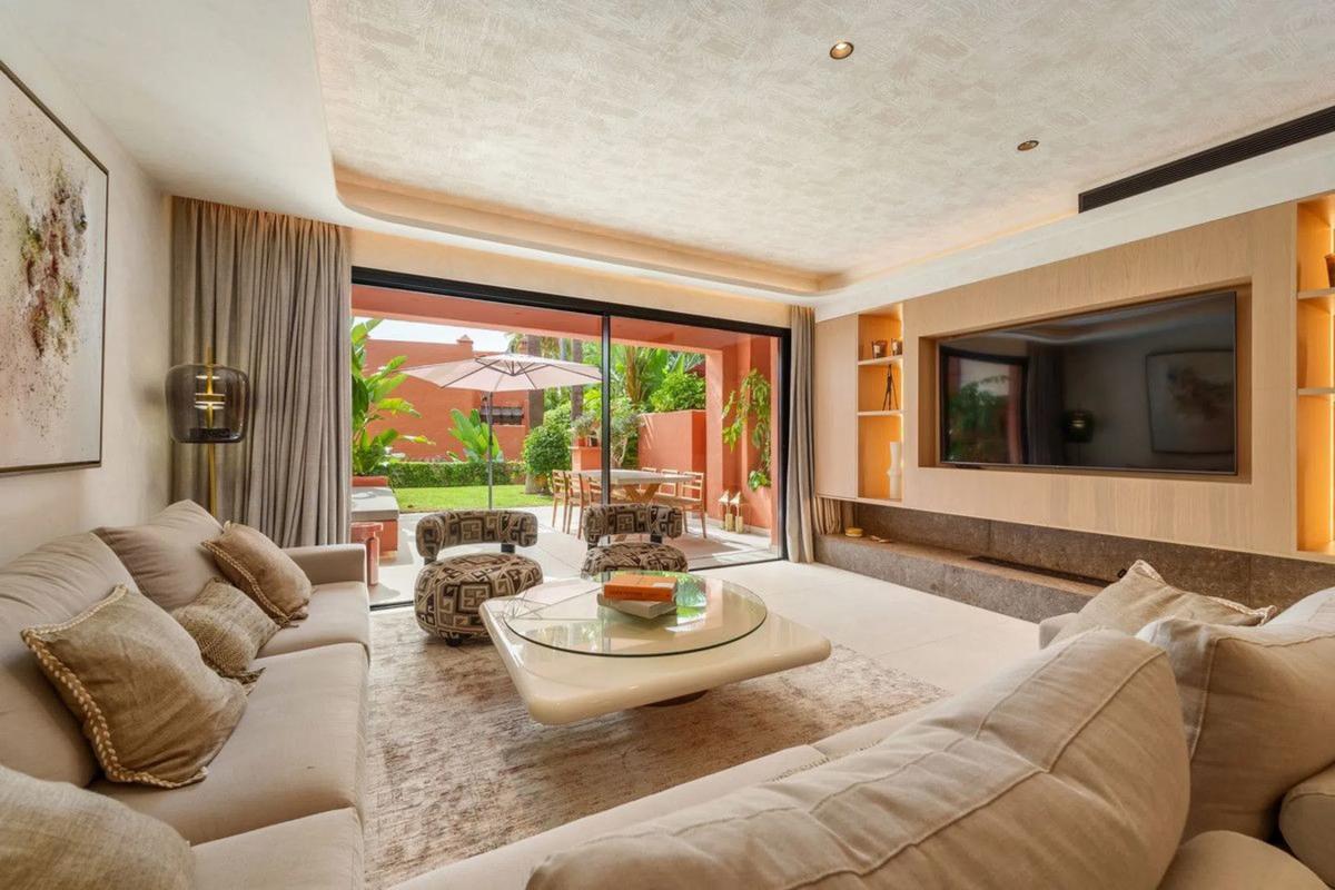 Sprzedaż szeregowego domku w  Barrio Lomas de Marbella Club , Marbella photo 3